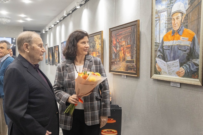 Фото - Портреты заслуженных металлургов ЕВРАЗа представлены на выставке «Искусство труда»